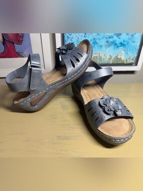 American Exchange Blue Floral Hook & Eye Comfort Slingback Sandals 7.5 WIDE